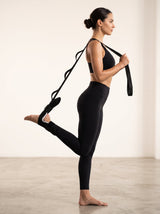 Athlete using RESFIT Unisex Flexibility Straps for quad stretch